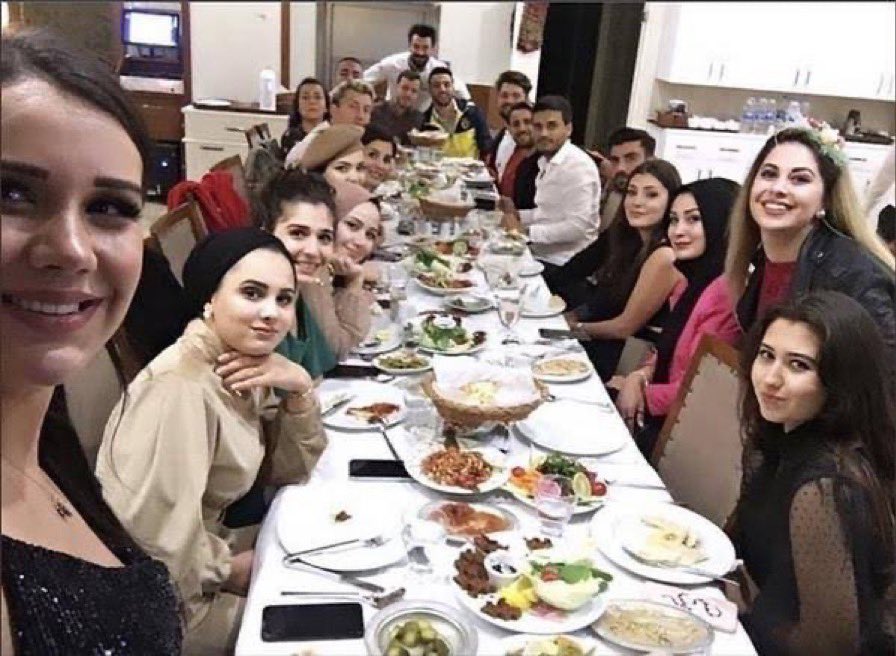 Dilan Polat’ın ‘’ŞAMPİYONLAR LİGİ’’ diye paylaştığı bu fotoğrafta bulunan tüm isimler Polat soruşturmasına dahil edildi. Daha çok eğleneceğiz…