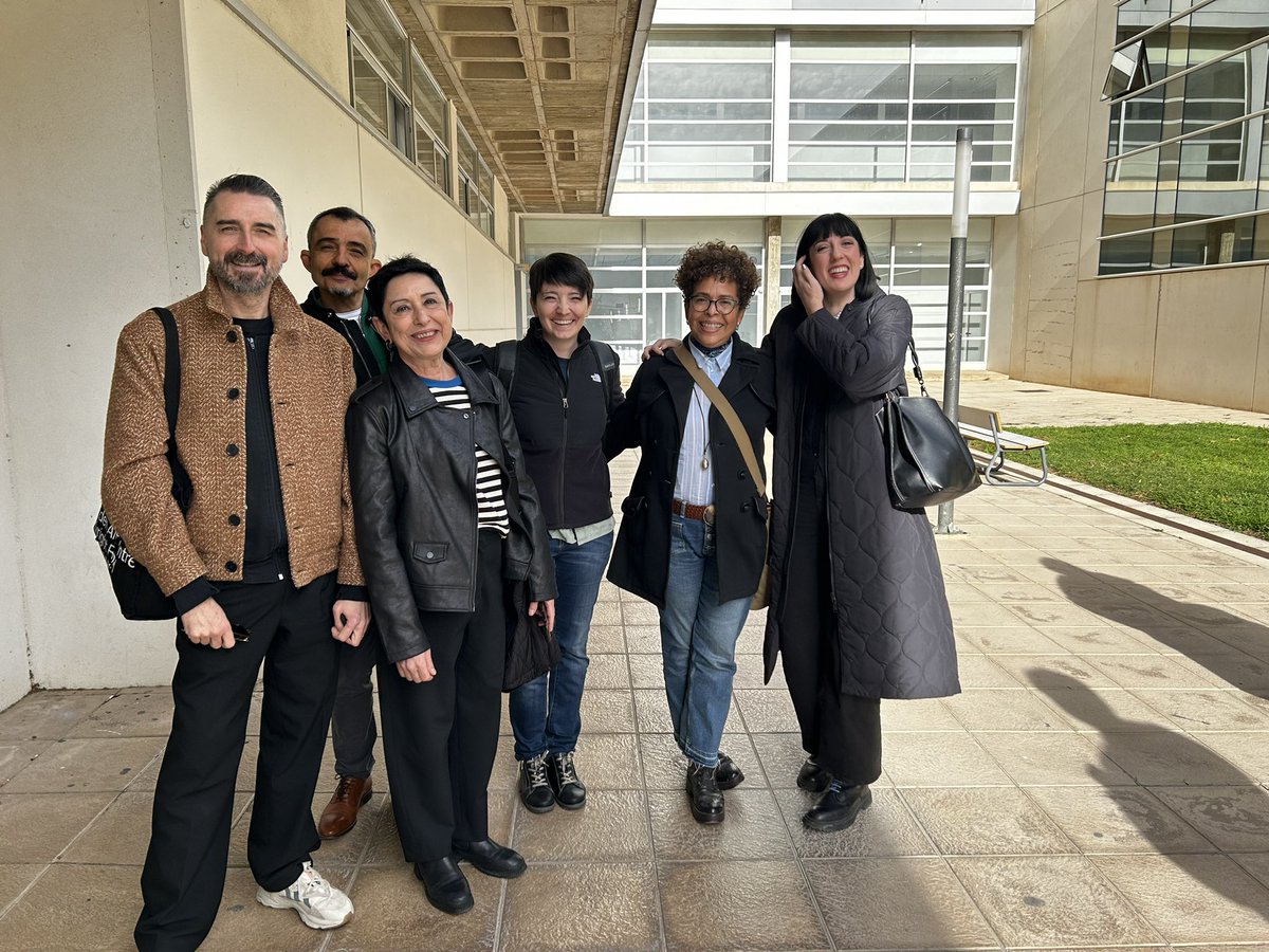 MarisolSalanova's tweet photo. Estimulante ponencia sobre #colonialidad en el #arte por Agustín Pérez Rubio en la @UPV Gracias a Carmen Navarrete y Juanvi Aliaga por traernos su voz y experiencias. He llenado un cuaderno entero de apuntes 😄📝 https://t.co/ulI2Ua4VXs