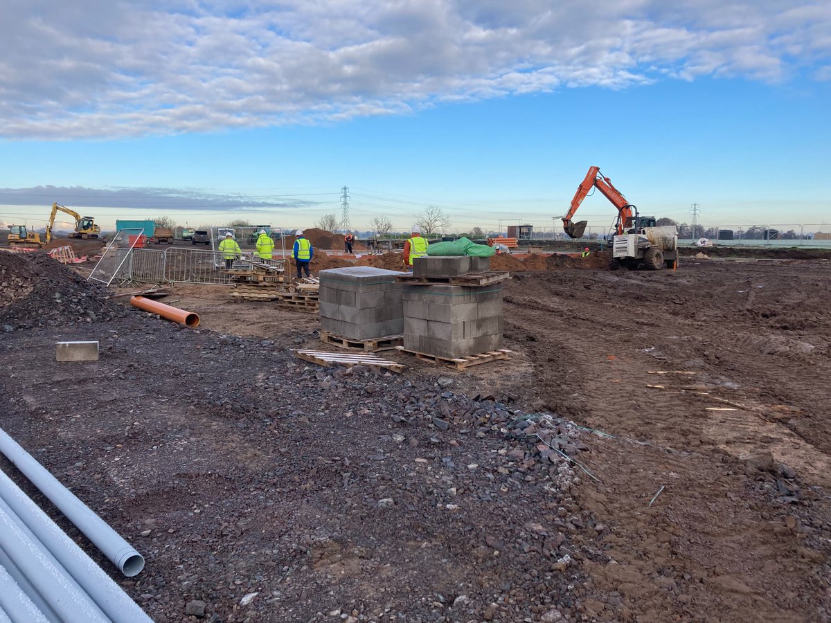 WMManchesterQS's tweet photo. Another PC achieved today - excellent work, a fine job done by a good team. SJ Roberts Construction, Northern Trust, British Sugar, Paddock Johnson, ERS Ltd. Bob Johnson SE, MK Harbridge, J.Mallinson, us 😀 and many more!! (Photos taken from the same spot, 12 months apart!) https://t.co/K3sV4NjL4S