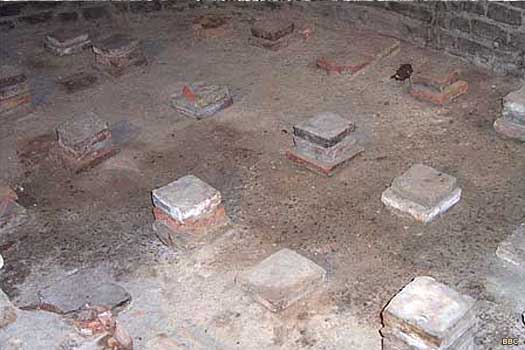 historyfiles's tweet photo. Ebrauc: at first, #Ebrauc was most likely governed in much the same way as it had been under direct #Roman rule, as a military region or, less likely, as a magistrate, a form of governorship which does seem to have survived in the #PostRoman south.
#history #historyfiles https://t.co/Y13wQS55DQ