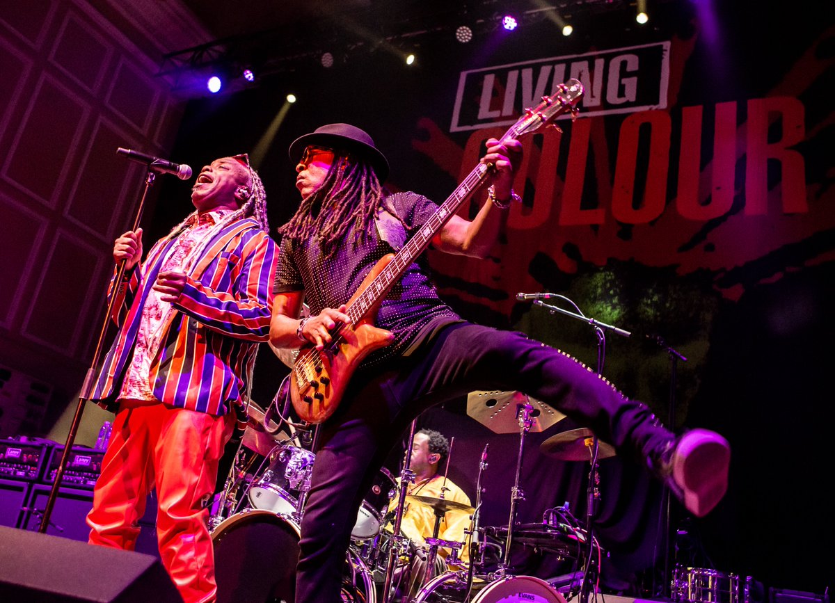 mickb2112's tweet photo. It was the opening night of the EXTREME + LIVING COLOUR UK Tour.  Here`s my review of this incredible show at the City Hall in Newcastle last night @ExtremeBand @LivingColour @O2CityHall @Duffpress @nunobettencourt @vurnt22 @DougWimbish @PatBadger5 @WillCalhounDrum https://t.co/WJn4OpDXEr