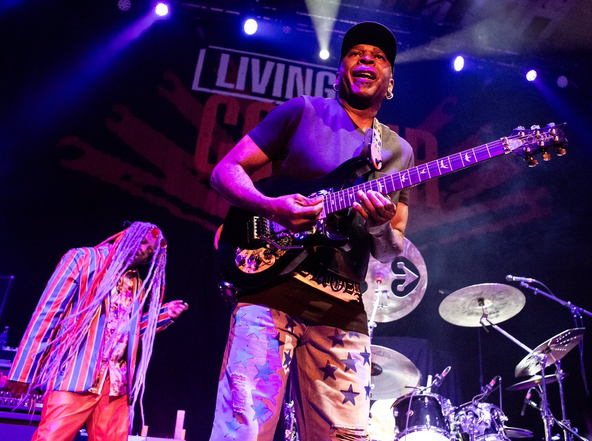 mickb2112's tweet photo. It was the opening night of the EXTREME + LIVING COLOUR UK Tour.  Here`s my review of this incredible show at the City Hall in Newcastle last night @ExtremeBand @LivingColour @O2CityHall @Duffpress @nunobettencourt @vurnt22 @DougWimbish @PatBadger5 @WillCalhounDrum https://t.co/WJn4OpDXEr