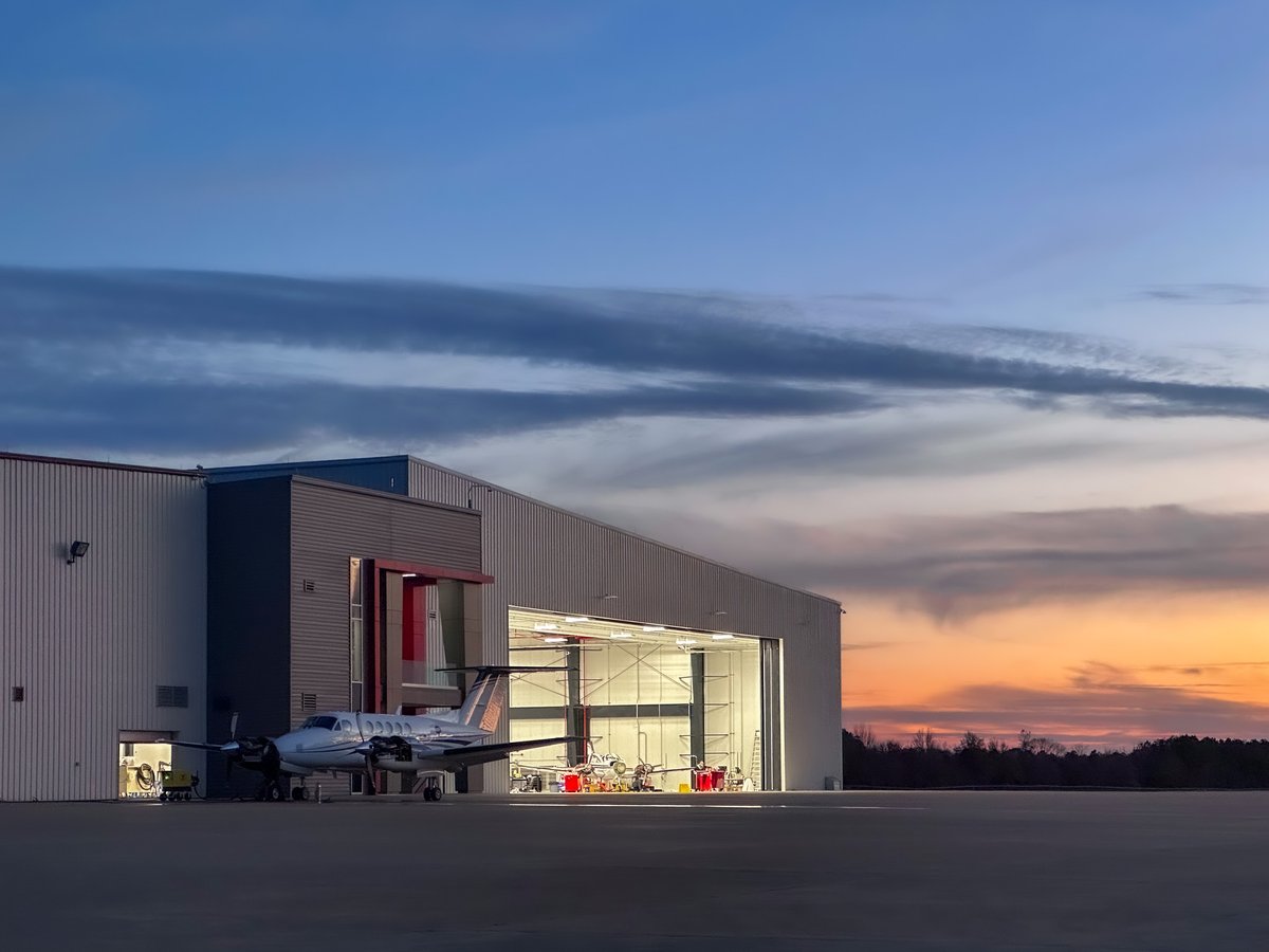 deanaircraft's tweet photo. A little sunset photoshoot 🤩🌅 https://t.co/aBGMSqu4mP