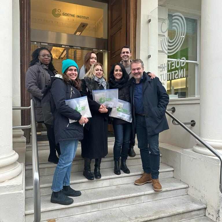 CzechCentreBxl's tweet photo. @NPGLondon @PLInst_London @EUNIC_Global @EUNICLONDON @EUNIC_Brussels @Ceska_centra #EunicMobilityScheme report day 3: Our final day spent at @GI_London1 discovering their engaging library, learning about #slowprogramming and an impressive array of local partnerships including @SerpentineUK - currently hosting 🇩🇪 Georg Baselitz exhibition. https://t.co/JCOTm6nkwM