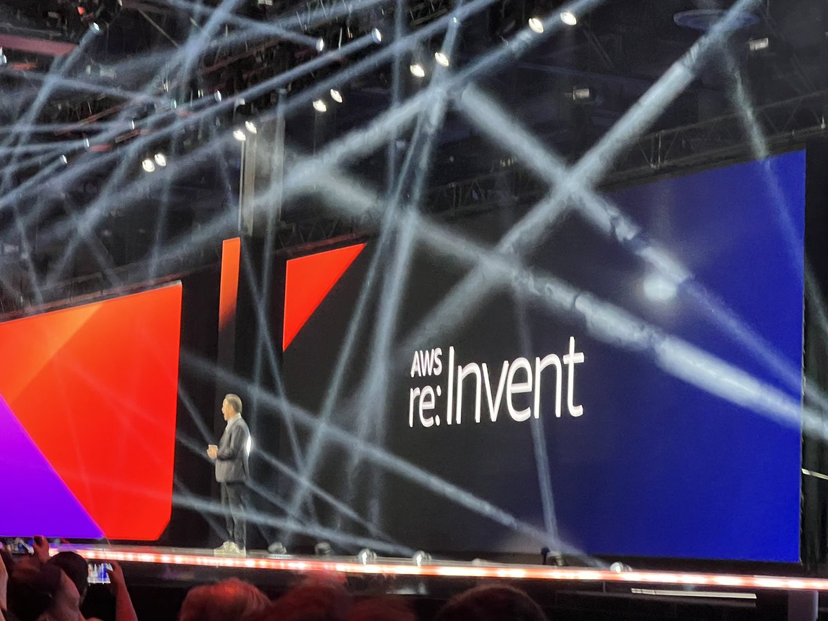 StevenDickens3's tweet photo. Adam Selipsky CEO of @awscloud takes the stage!!!

#awsreinvent2023 #AWSreInvent https://t.co/fYYvNS5T6z