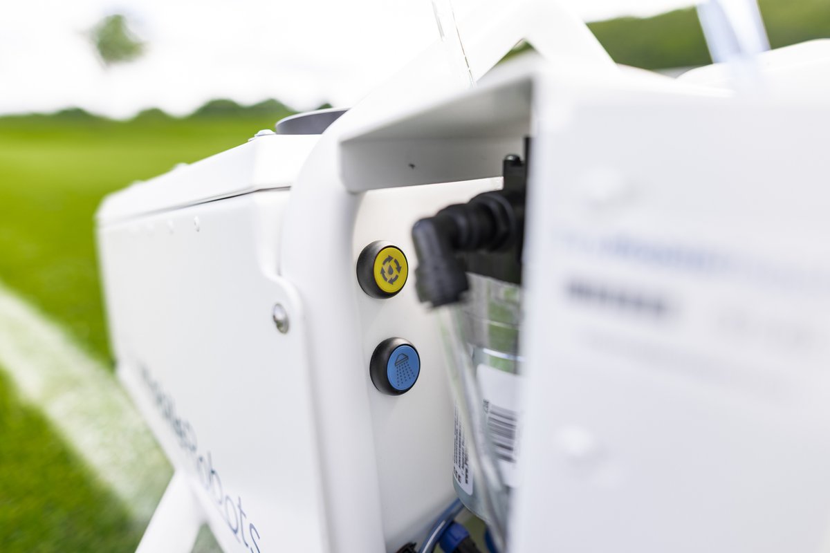 tmr_robots's tweet image. No mess, no hassle! 😍🌟Cleaning is easy and mess-free thanks to the robot’s internal 3-step cleaning system. 

#RobotCleaning 
#EffortlessCleaning