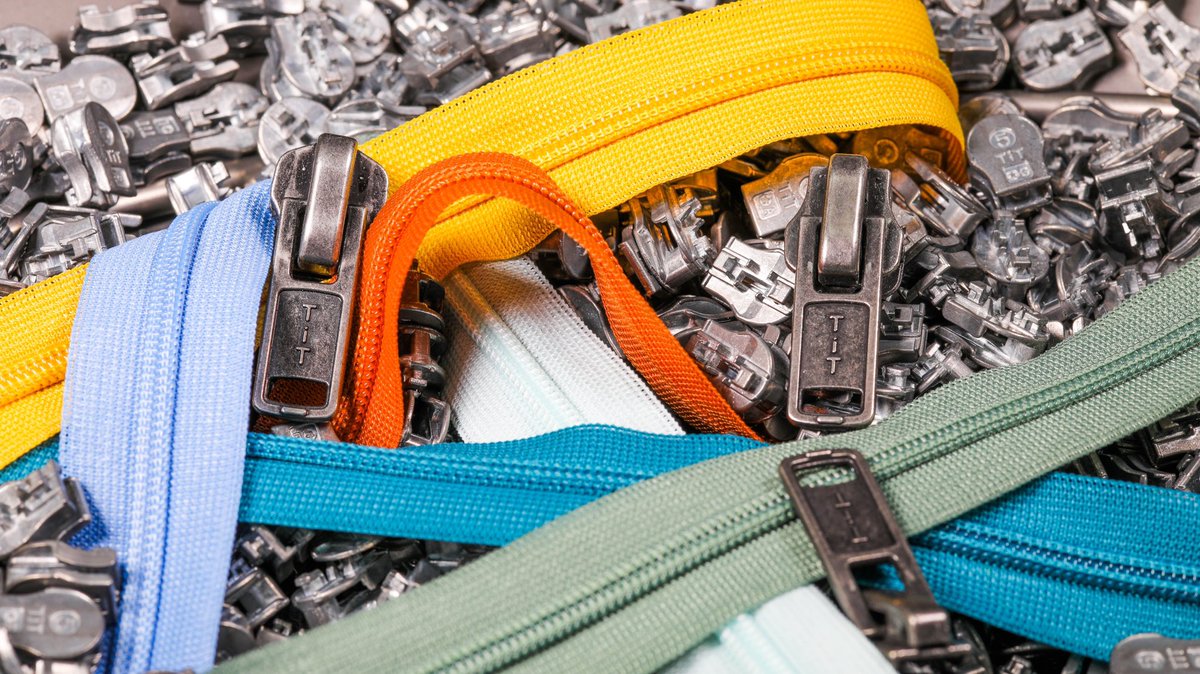 facreative_'s tweet photo. 1976'dan bu yana 20 milyon m² kapasite fermuar ve metal aksesuar ürün portföyü ile yüksek kapasiteli üretim yapan Titbas Zipper Textile'in kartela tasarımlarını güncelledik.➰

#kartelatasarım #katalogtasarım #rolluptasarım #fotografcekimi #ürünfotoğrafçekimi #FAcreativeoffice https://t.co/MP7W6EzMla