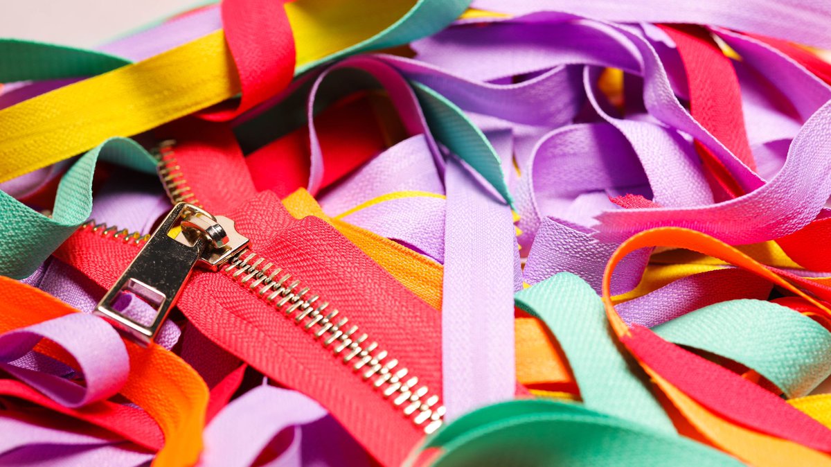 facreative_'s tweet photo. 1976'dan bu yana 20 milyon m² kapasite fermuar ve metal aksesuar ürün portföyü ile yüksek kapasiteli üretim yapan Titbas Zipper Textile'in kartela tasarımlarını güncelledik.➰

#kartelatasarım #katalogtasarım #rolluptasarım #fotografcekimi #ürünfotoğrafçekimi #FAcreativeoffice https://t.co/MP7W6EzMla