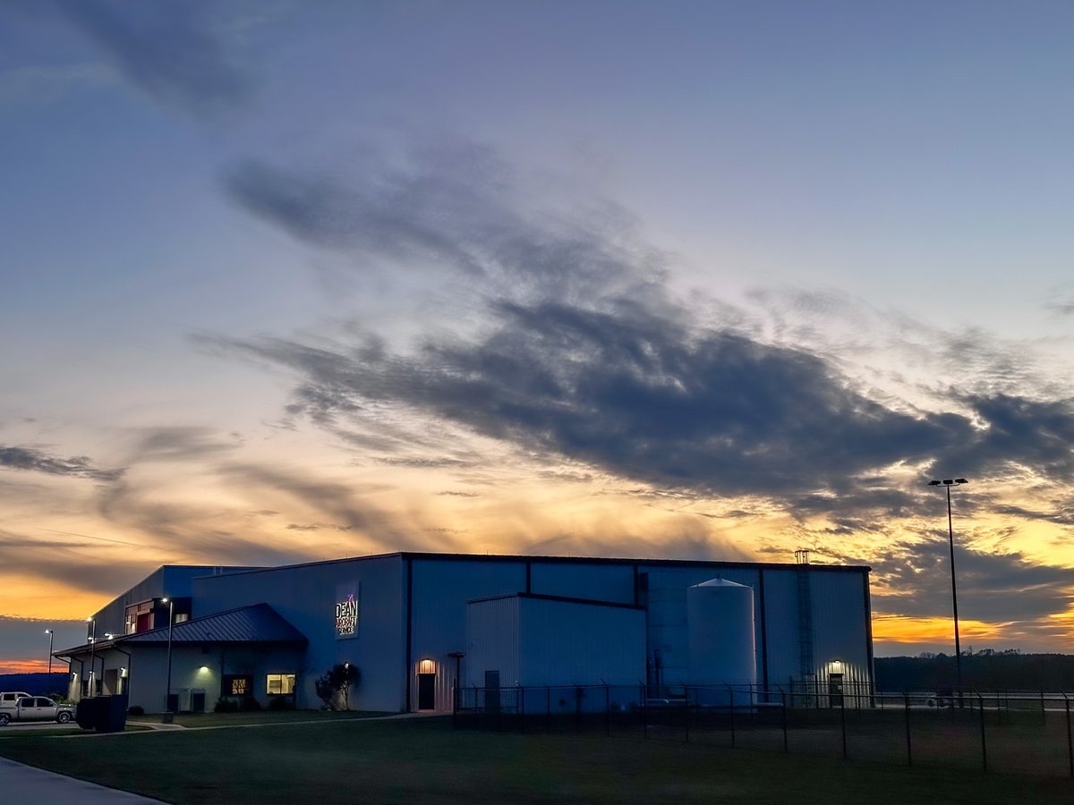 deanaircraft's tweet photo. A little sunset photoshoot 🤩🌅 https://t.co/aBGMSqu4mP