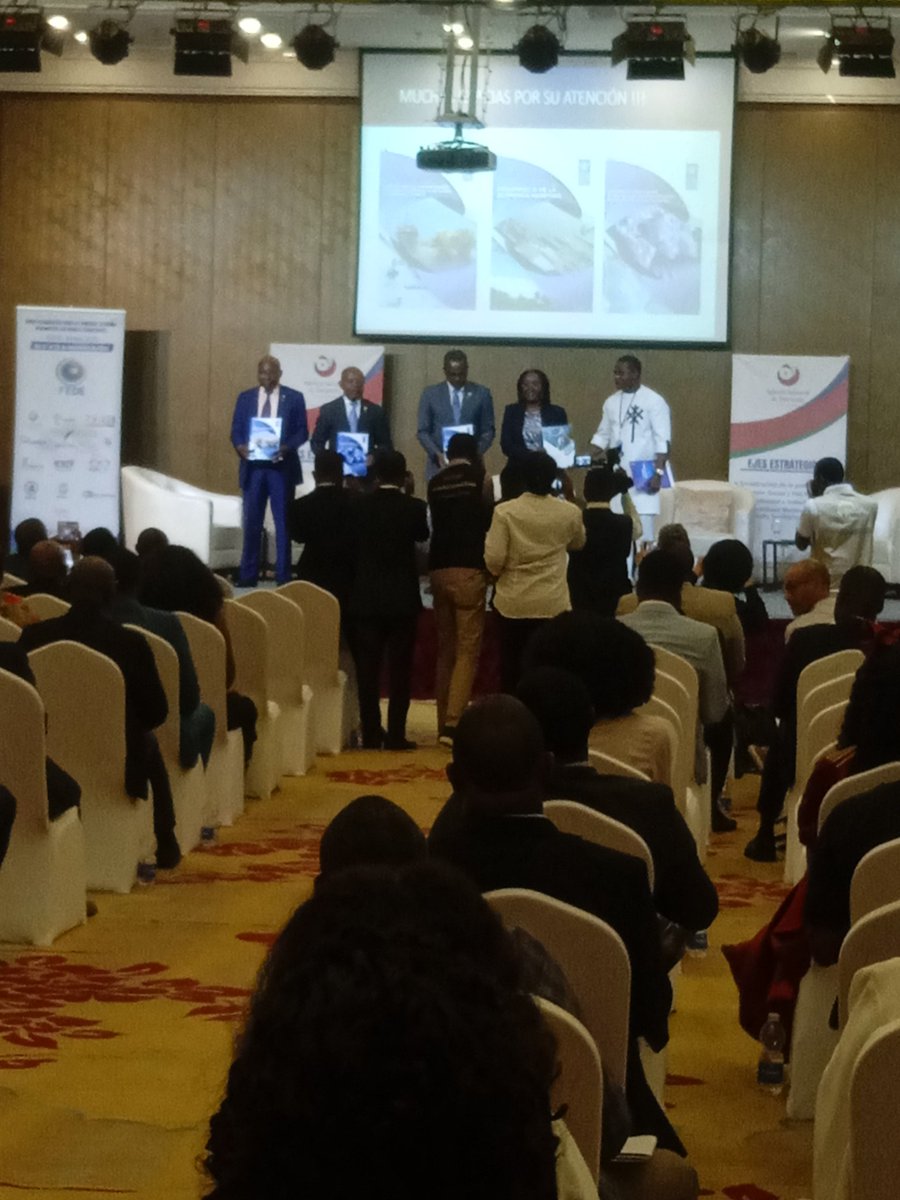 SOLMEDIAEG's tweet photo. Foto de clausura de El #FEDE2023 
#SOLMEDIA 
@AACAPITAL19
#soltv 
https://t.co/vs3jNmq04L https://t.co/ibXYzm2P6X