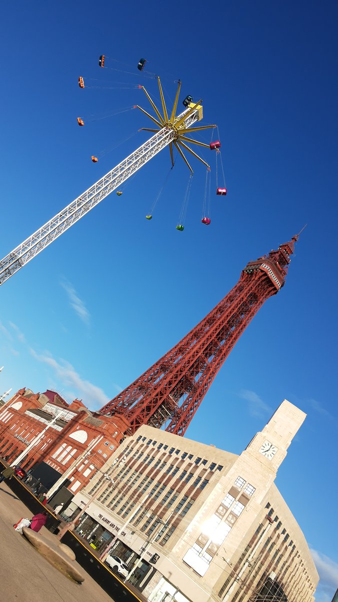 A perfect day to go and fly around the #Blackpool tower, especially set for Christmas by the Sea in front of @TheBplTower