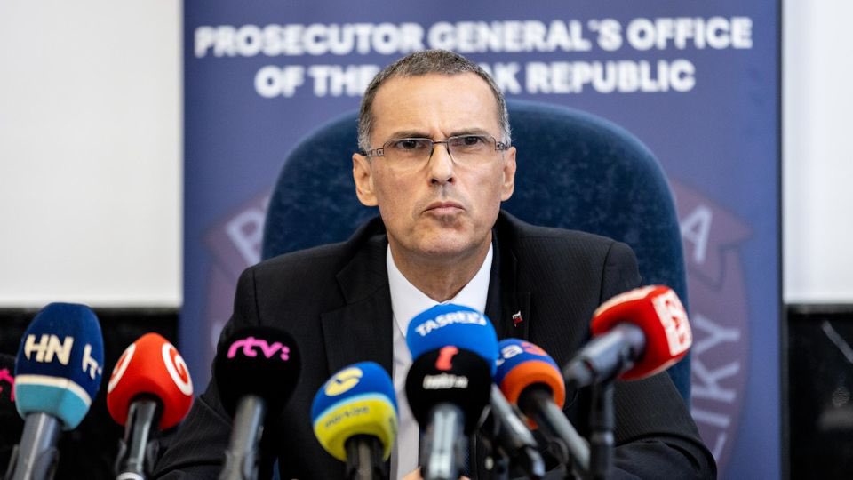viksutoris's tweet photo. War in the Slovak police update:  investigator J. Čurilla testified about the documentation of the relationship between Prosecutor General M. Žilinka and the businessman P. Košč, the main actor of the war in the police, close to people in the Slovak Information Service (SIS). https://t.co/6gCjd7YfGa