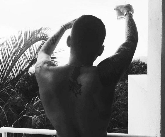 zayn in black&white ♡ (@bwzaynmalik) on Twitter photo 