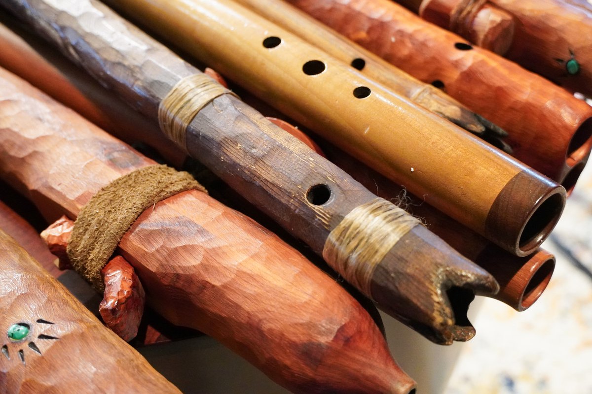 laurellibrary's tweet photo. A big thanks to the talented Fred Keams for his delightful performance with his hand-carved Native American flutes. Our patrons had a lovely time listening to his flute music.🎶🤗
…
#LaurelLibrary #PublicLibraries #LondonKY #NativeAmericanFluteMusic #FredKeamsYellowKnifeFlutes https://t.co/bDvmQuiZaG