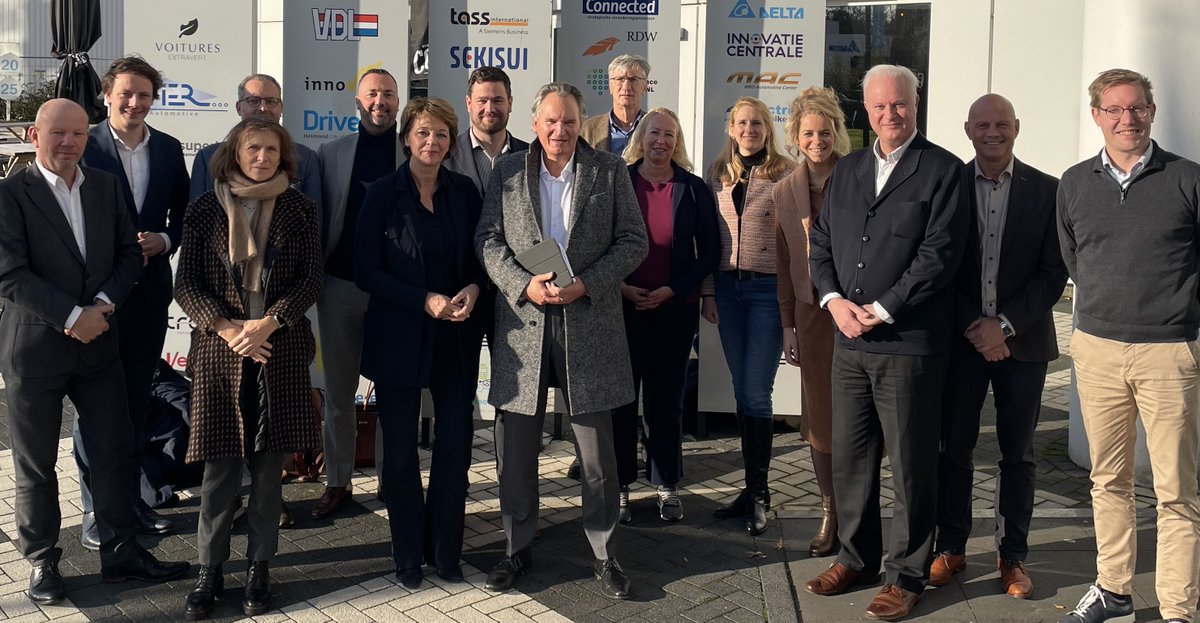 We had a fruitful and inspiring meeting with the mayor and aldermen of Helmond at the Helmond Automotive Campus, the home of several TU/e startups. We talked about cooperation in the field of education and student housing