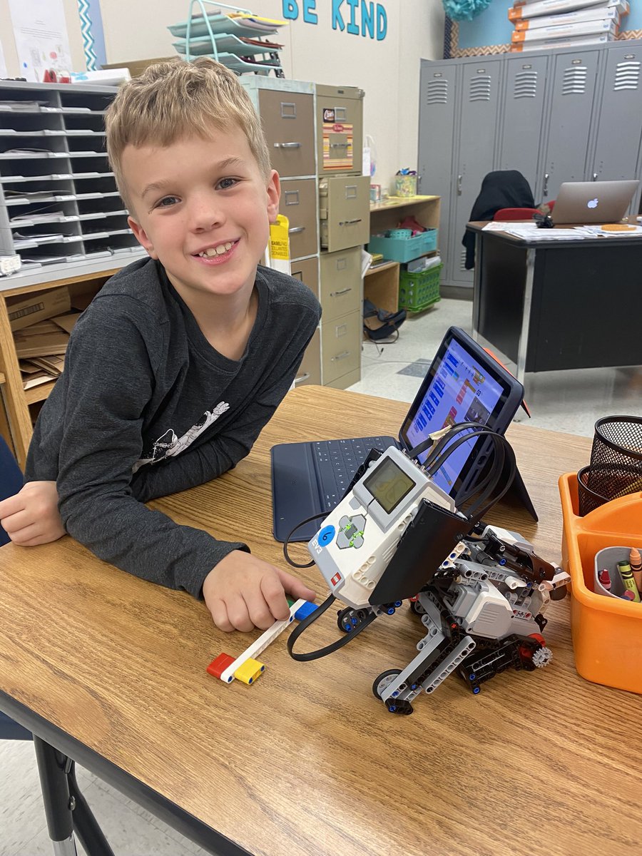 bbo_wheat's tweet image. 🤖🐶 It’s a robot dog! @BBOwenES @LISD_GT #roboticsclub @LEGO_Education