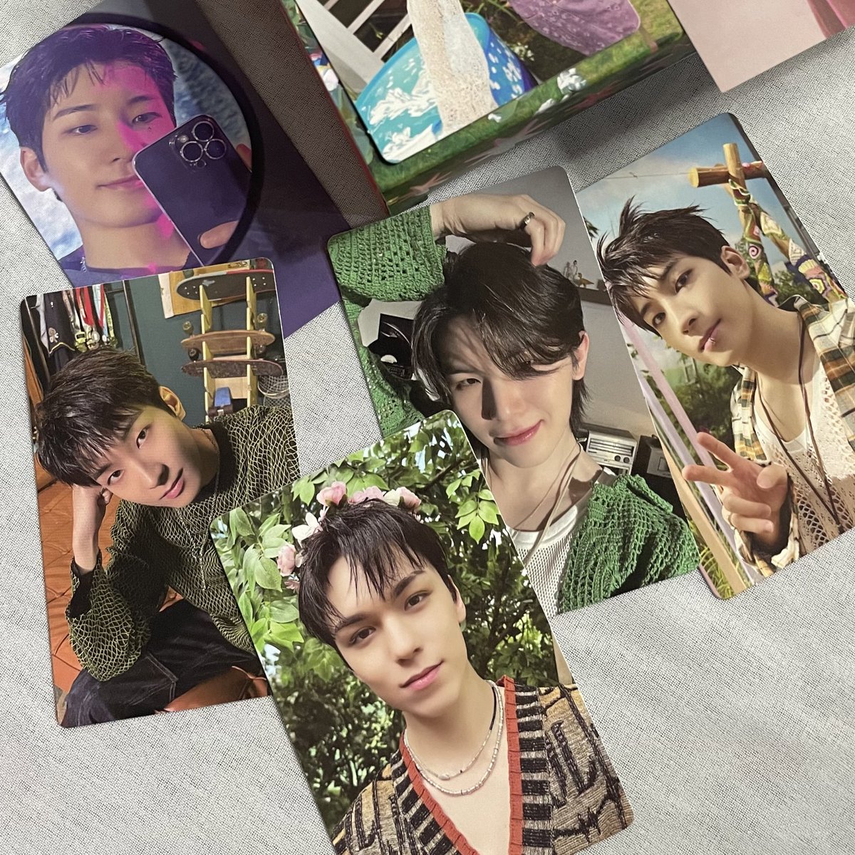 wooniverses's tweet photo. 281123 - today’s mail

akhirnya albumku sampe fyuhhh wangi juga bjir ni tangan
wonwoo woozi (dan joshua dan dino dan vernon) pulanggg anak2ku🥹❤️ https://t.co/QhDfcXtdVR
