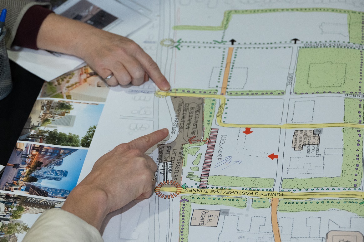 clc_sic's tweet image. Have your say! Until December 5, you can complete an online questionnaire on the proposed #CompleteStreet and #ActiveTransportation Network that will form the spine of the future Tunney’s Pasture vibrant mixed-use community. Visit: bit.ly/49bYDWY