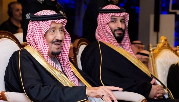 AlNafisahFamily's tweet photo. "سعوديّون قد أَلِفَت خُطانا
           دروبُ العِزِّ لا نغشى سواها

كأنَّ الأرضَ تعرِفُنا إذا ما
          مرَرنا أقبَلَت تُدني ذُراها"

هنيئا لنا بهذه القيادة🇸🇦🇸🇦
وهذا الاستحقاق والمستقبل المزهر ✨✨

#الرياض_إكسبو2030  
#RiyadhExpo2030 
#النفيسة_النفيسي https://t.co/Ha7xzsK5Dl