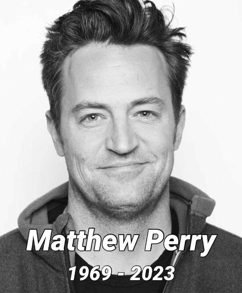 Tam 1 ay önce bugün Matthew Perry'yi kaybettik. Huzur içinde uyu 🤍🕊️