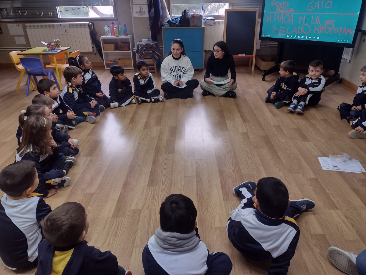 LaSalleInstituc's tweet photo. Estos días hemos trabajado los Derechos de la Infancia con actividades conjuntas entre #ILSA_Infantil e #ILSA_FP. Las chicas del Grado Superior de Infantil prepararon e hicieron diversos juegos en las aulas de los pequeños.
#Gracias #SomosLaSalle https://t.co/rBVnYe7KTT
