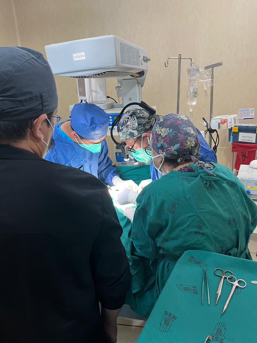 IESS_Loja's tweet photo. #IESSaTuServicio| El equipo quirúrgico del Hospital General Manuel Ygnacio Monteros del @IESS_Loja realizó una intervención a recién nacido con diagnóstico de hipertrofia pilórica congénita, enfermedad que le impedía alimentarse, paciente se recupera satisfactoriamente. #IESSec https://t.co/VmjaTX8SSz