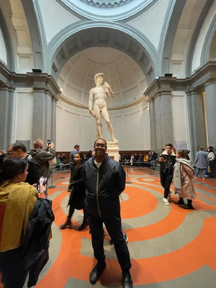 La Galleria Academia a Firenze in Italia. Io con la statua di Davide. 😍