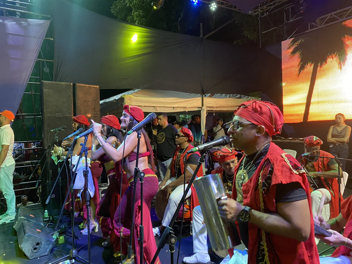 AlcRoscioNieves's tweet photo. #NavidadesQuinn2023 🎄|| Alcaldía de Roscio, ofreció gran concierto de inicio de las Navidades para todo su Pueblo, con la participación de grandes exponentes de la música a nivel  Nacional e Internacional 🎉 
@sulmeavila https://t.co/azwlixzic5