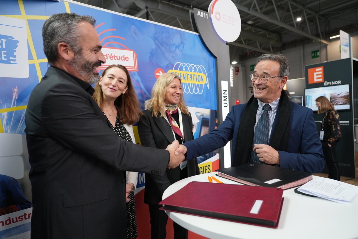 edfrecrute's tweet photo. Signature de la convention entre le Campus des métiers et qualifications et l’@IUTunivpoitiers à WNE !
Notre objectif : répondre aux enjeux d’attractivité des métiers nucléaire d’EDF et adapter l’offre de formation en région. https://t.co/IU5NjivwOR