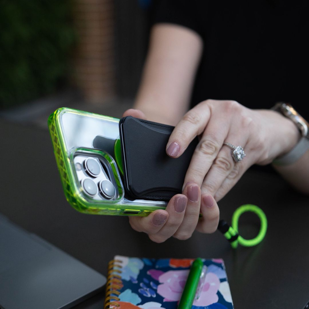 cellhelmet's tweet photo. ⚡️ Sale Alert ⚡️
 Magsafe wallets are 70% this week .... shop our website today!! 

#magsafe #promo #wallet #sales #cyberweek #cellhelmet #style. #magsafewallet https://t.co/2RKV17SPE8