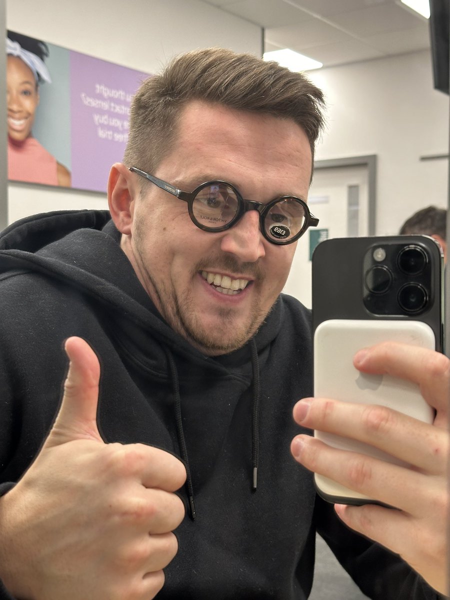 Syndicate's tweet photo. ShOuLd of GoNe 2 SpEcSaVerS 😂 https://t.co/HwU8RpR4Sv