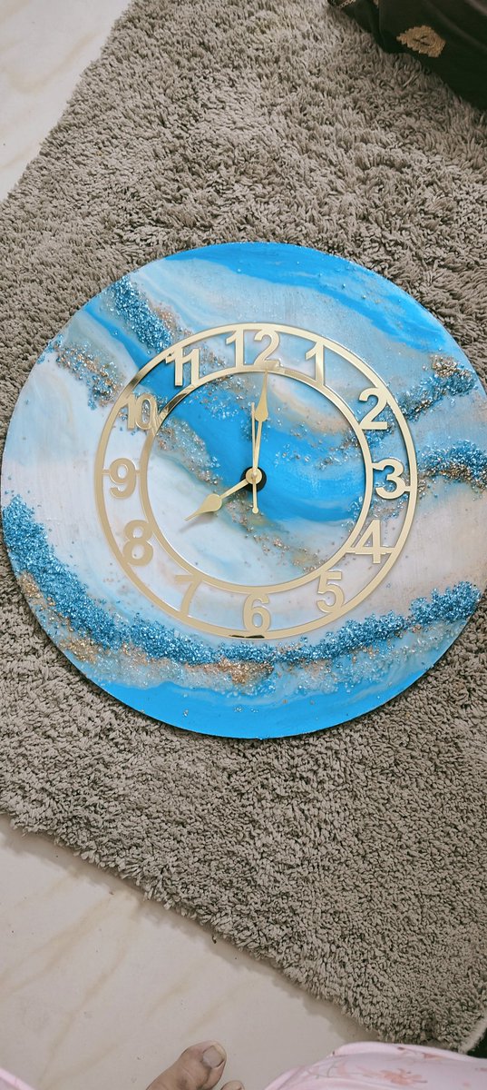 anu2181's tweet photo. Finally made these two beautiful handmade resin clocks on order for someone..!!
#Resinclock #myartwork
#ArtistOnTwitter https://t.co/wwxE95yU2P