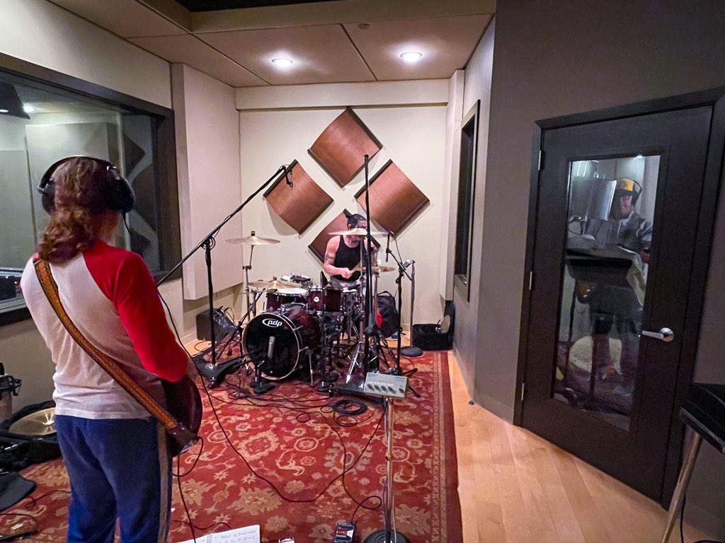 EdgewaterMusic's tweet photo. Rhythm section tracking for the new @SunValleySauce album!  This one is gonna rock. https://t.co/ZUfczSQkG3