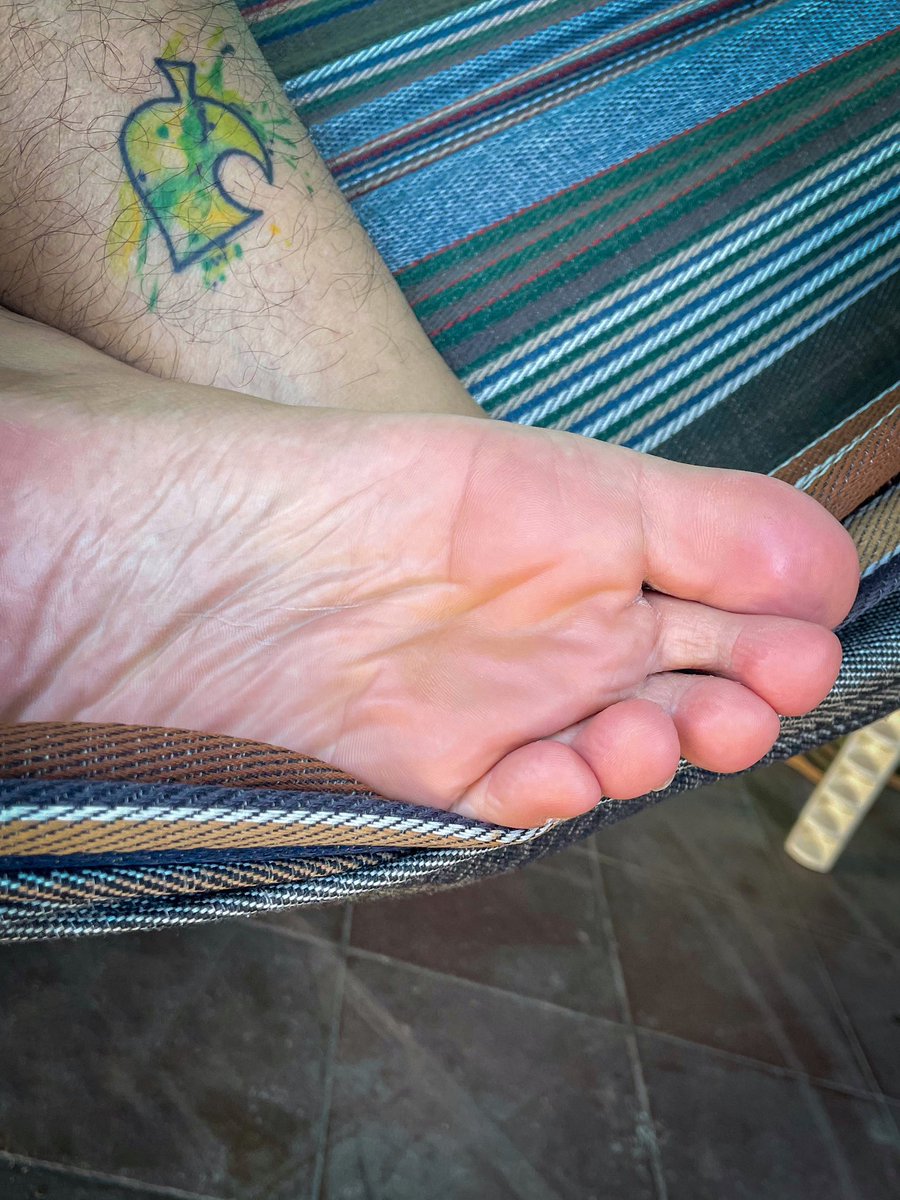 TigerFeet90's tweet photo. Pinky soles #feet #foot #FOOTFETİSH #malefeet #malefootlovers #soles #pinksoles #toes https://t.co/3uvlBBH6nH