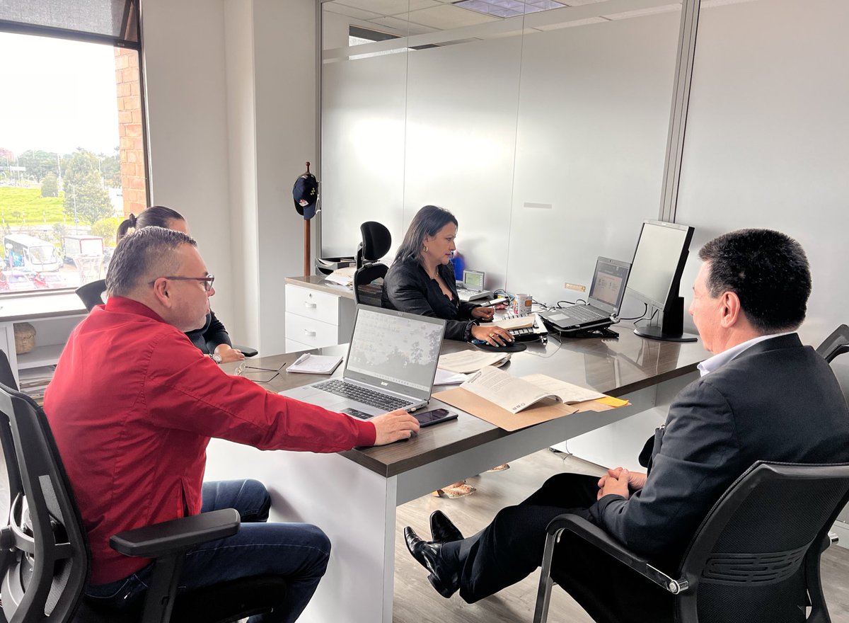 SecViviendaCund's tweet image. #AEstaHora nuestra secretaria @Karybuma24 y la Dirección de Política Habitacional, presentan ante el Consejo Departamental de Política Social #Codeps, la #PolíticaPúblicaDeHábitat y Vivienda de #Cundinamarca 2023-2032, que busca reducir el déficit habitacional en el departamento.