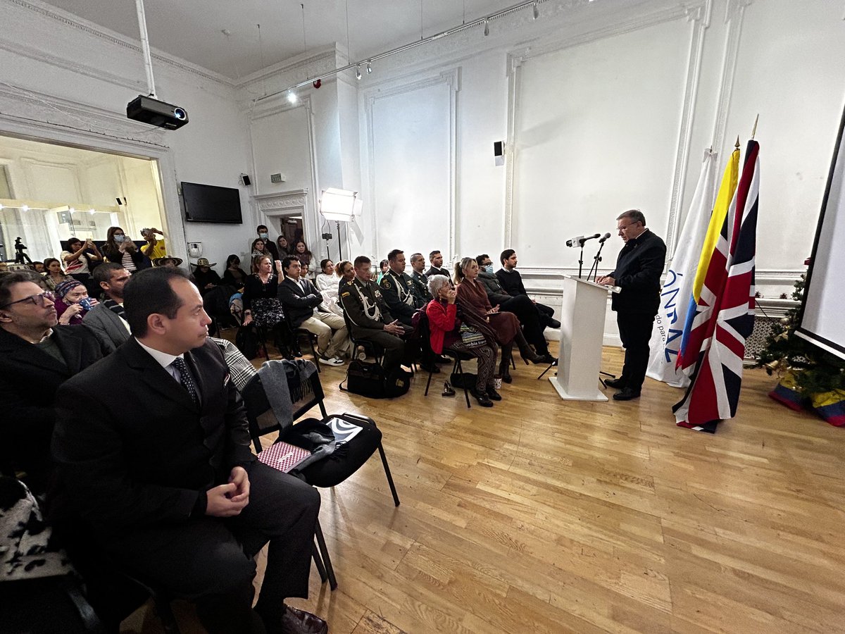 ColombianEmbUK's tweet photo. #TusCuentasenCancilleria Sigue la rendición de cuentas de esta misión diplomática en Londres 🇨🇴🇬🇧 con el #ConsuladoGeneral y la Embajada liderada por el Embajador @RoyBarreras y la Cónsul General @M_rojasl ☝️➡️https://t.co/HWGwvthm5z. https://t.co/rFFDokGRp4