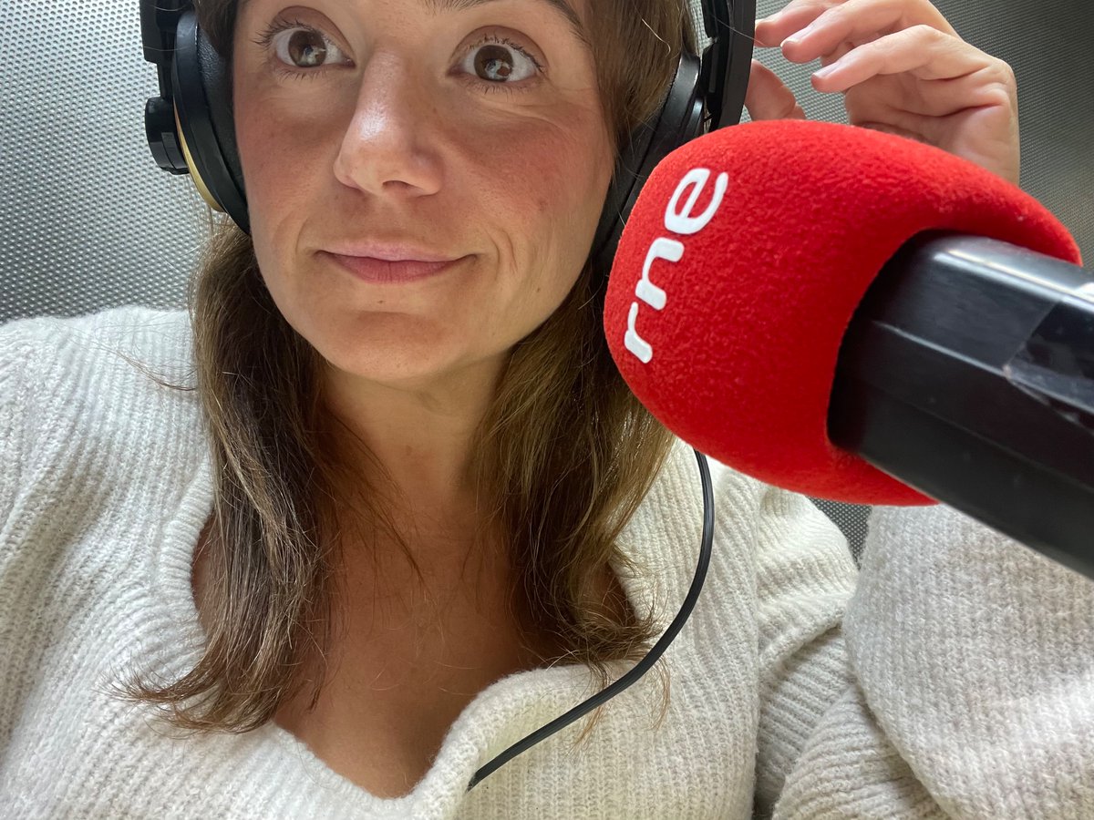 ContraEscritura's tweet photo. Si @TamaraCrespoPer me dice ven, lo dejo todo. 

Hablamos de mujeres, de unos libros que existen y otro que no, de antifascismo y de una canción infantil.

En unos días, si queréis, en vuestros oídos ☺️ https://t.co/LrRA0YWhg4