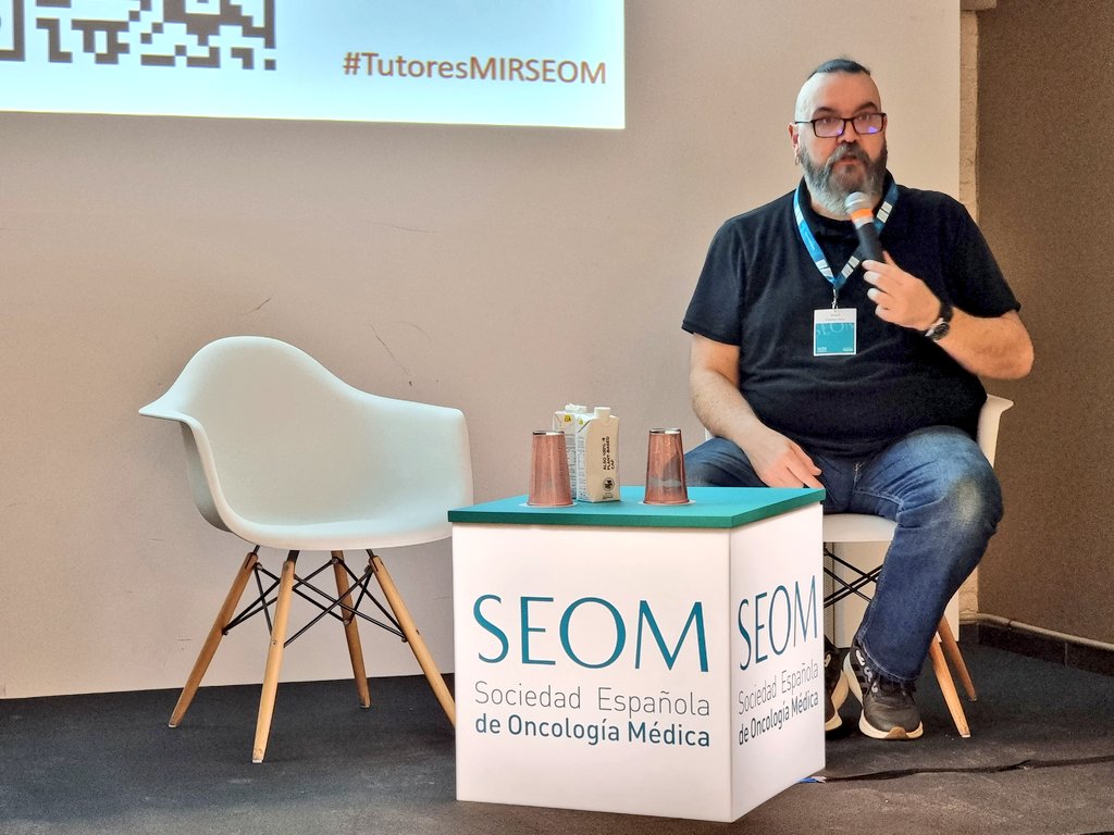 _SEOM's tweet photo. .@granvico a los tutores: "No podemos enseñar nada si no te has ganado la confianza de los residentes. Hay que entender sus problemas en el mundo en que viven. Relación de confianza 》relación de conocimiento. El mal modelo entendido de competencia nos pudre. Competencia no es competir sino adquirir habilidades para ser competentes. #TutoresMIRSEOM