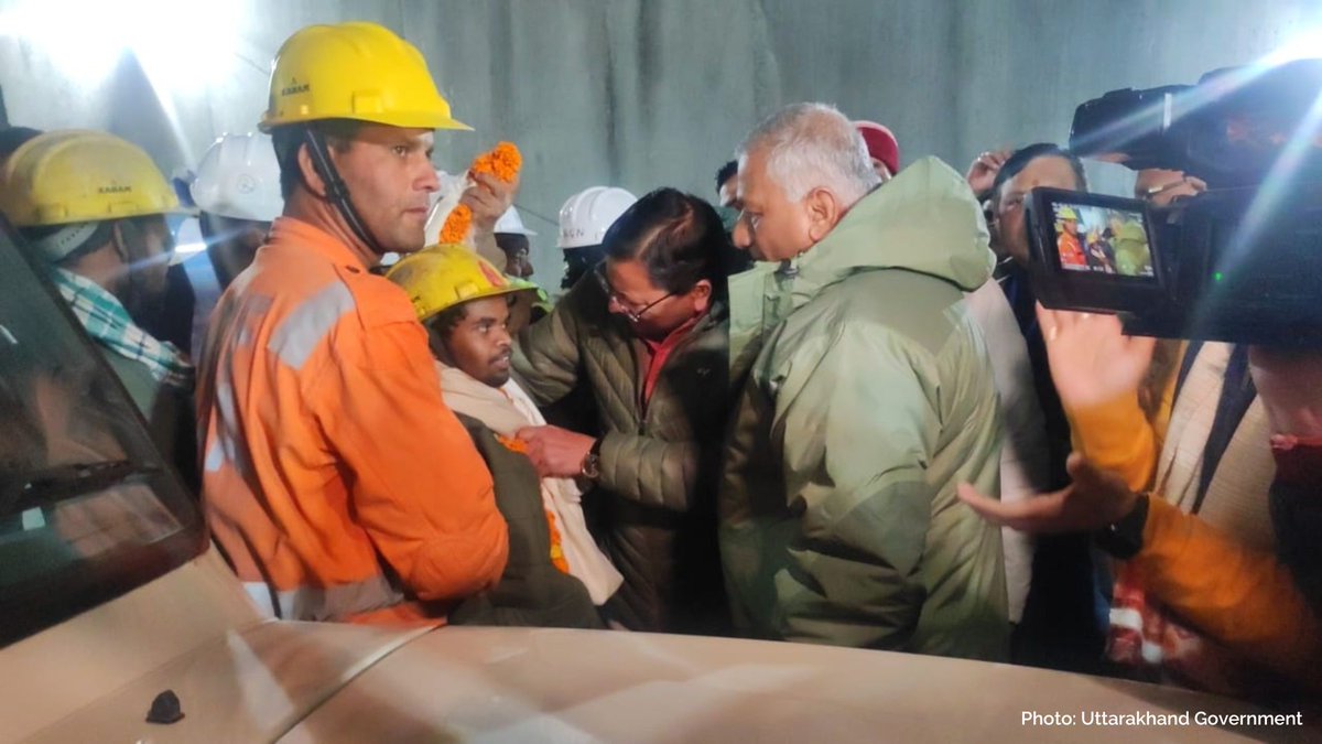 Goodable's tweet image. Breaking Good News Alert:

All 41 construction workers trapped in a Himalayan tunnel have just been rescued after 17 days.

A rescue team of more than 200 worked together to bring them to safety.

The workers are in good health and spirits.