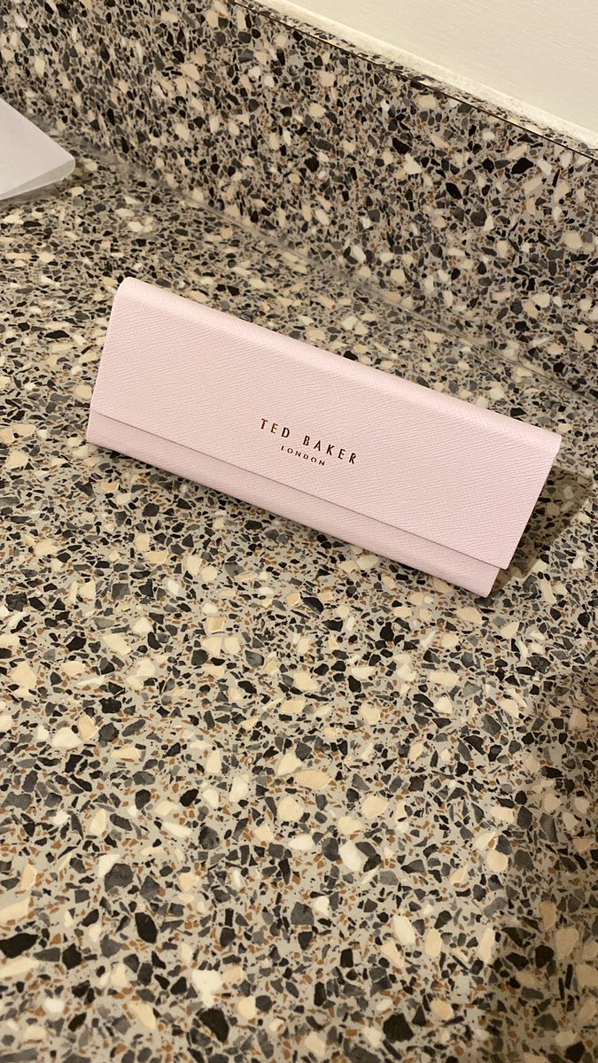 tarapitman's tweet photo. Order restored! Thanks @VisionExpress good communication, an apology and next day delivery 👌🏼 #GreatCustomerService https://t.co/ZBnRrCrG3Z