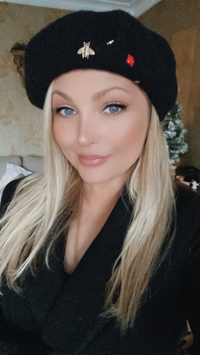 𝓢𝓪𝓫𝓻𝓲𝓷𝓪 🐾🥂🎼 tweet media