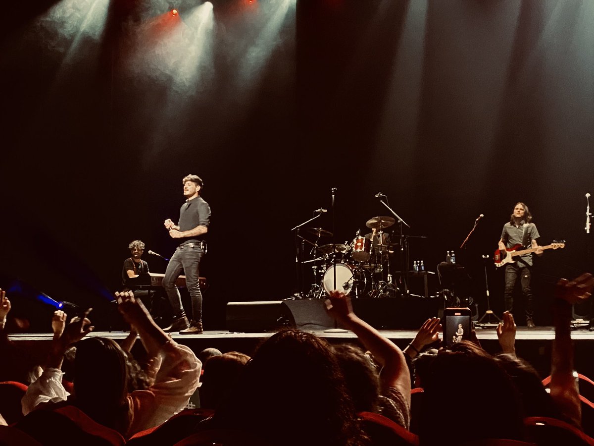 Begoa1202's tweet image. Siempre lo digo y siempre lo diré,  Si tú existieras es una de las canciones más bonitas de los últimos 10 años por lo menos.  Y un momento maravilloso en directo con el público haciéndole los coros #EcuadorConCepeda #RelaxRecargado #IntensasAlAire