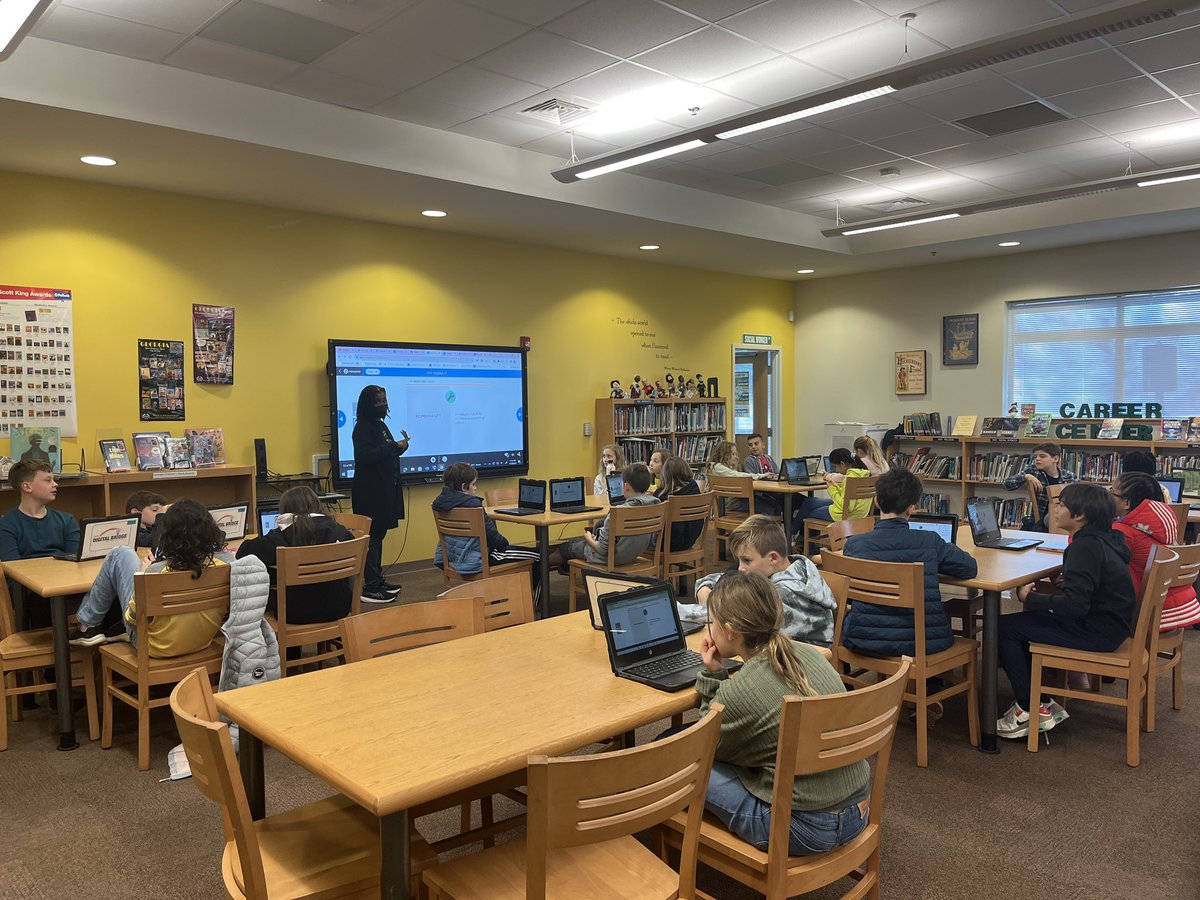 #5thGrade🚀 are learning about #ResponsiblePasswords with @MaryLinMedia today using @nearpod for @CommonSenseEd #DigitalCitizenship✔️ Soon another @APSInstructTech school will be recognized as a #CommonSenseSchool @apsitnatasha @ahrosser @apsittommy @apsitjen