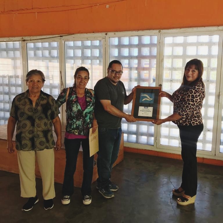 ElMPNesmasMPN's tweet photo. En representación de @MarianoGaidoOk y con motivo de un nuevo aniversario del barrio Gregorio Álvarez, hicimos entrega a autoridades de la Sociedad Vecinal de una placa conmemorativa y la bandera de nuestra ciudad.🙌
¡Felicidades!🥳 https://t.co/kZrCiX0nO3