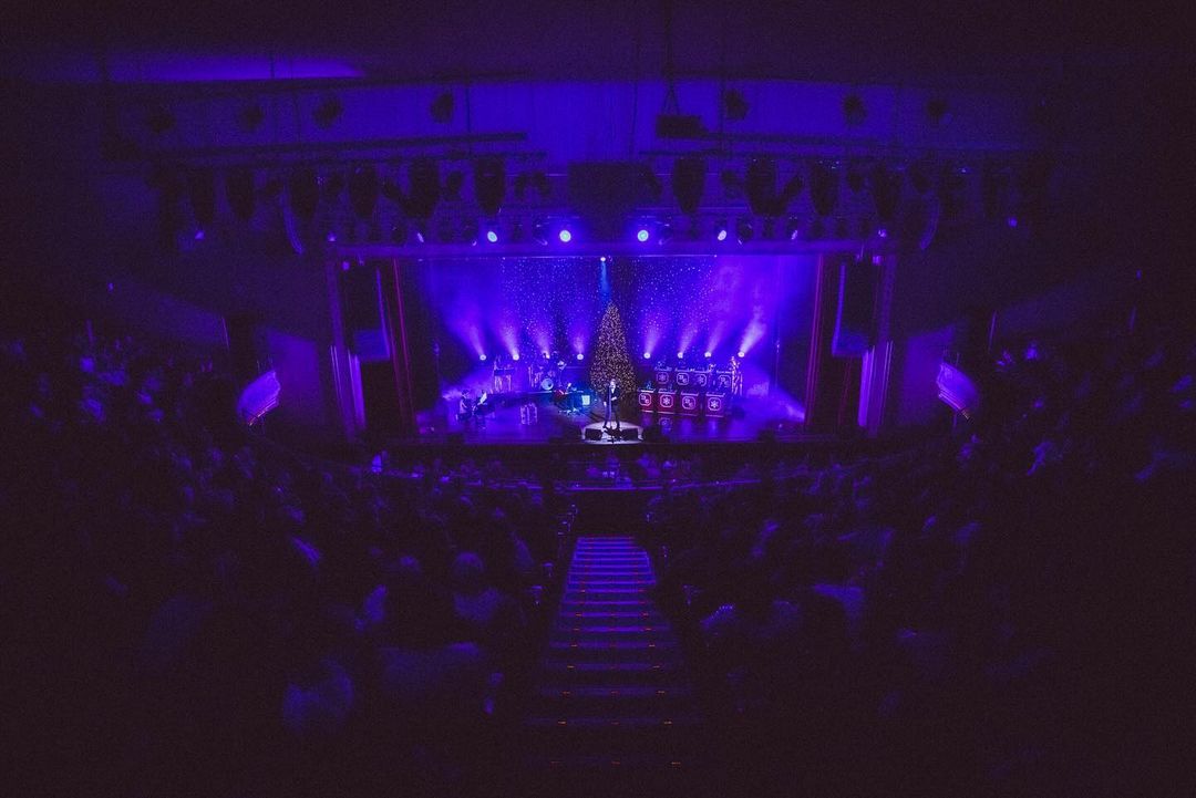 Something felt extra special about the GLOW shows at the Ryman this year….I felt so fulfilled by the heart of the audience and this music…sometimes I feel like the world is falling apart and that we are moving further and further away from connection and traditions that make us…