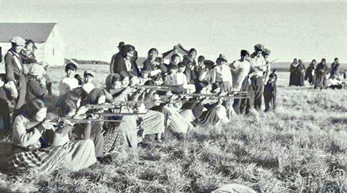 Dene Women’s target shooting competition. Photographed in the Tu Nedhé region of the NWT in the 1940s. Photo: Unknown | © NWT Archives