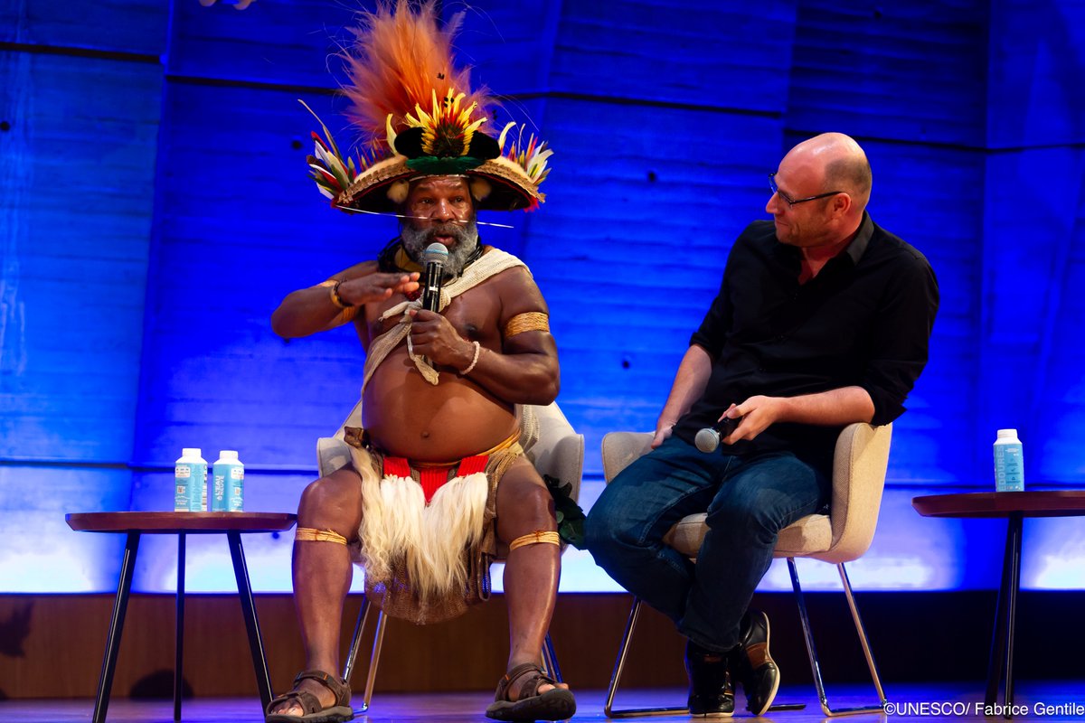 Proud that @UNESCO welcomed five representatives of indigenous peoples, with powerful ideas for living in balance with our #environment, and 1,600 young people who came to draw inspiration from them! Our Organization is committed to safeguarding and promoting ancestral knowledge.