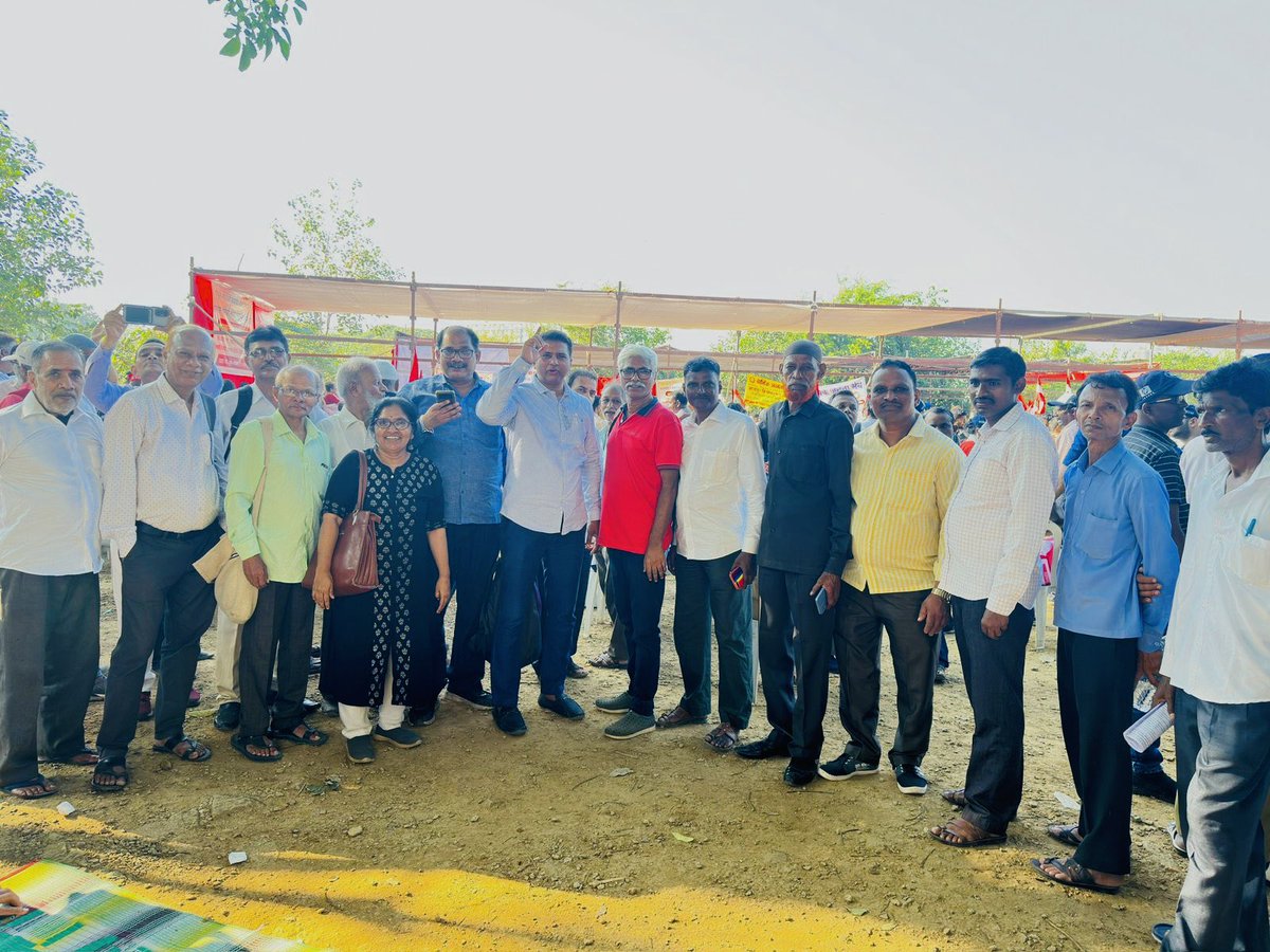 FsuiManoj's tweet photo. All India 3 days Dharna by #Farmers #Workers by Central Trade Unions against anti farmer, anti labour policy. Protest organised Azad Maidan,Mumbai @cituhq https://t.co/j1AdRC3SI4