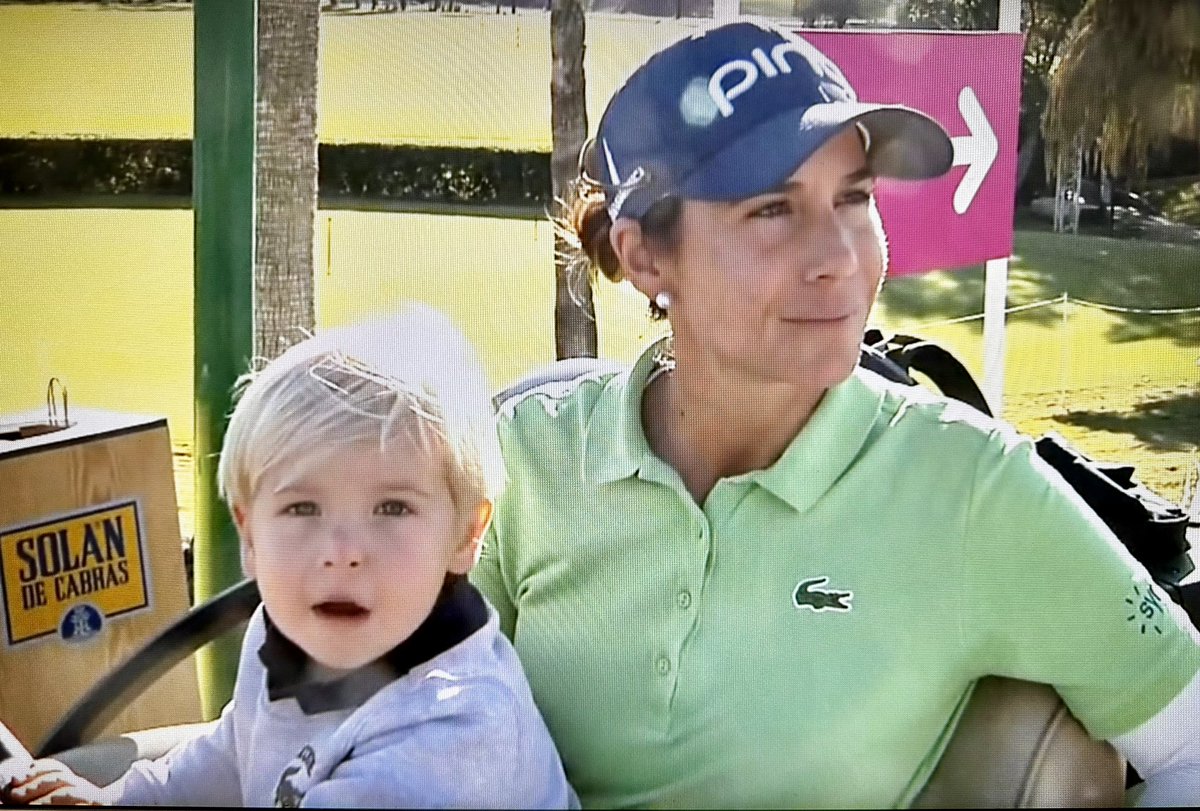 Una de las entrevistas más entrañables que he hecho <a href="/AzaharaGOLF/">Azahara Munoz</a> sentada en un buggie junto a su hijo Lucas. Volver a ser competitiva después maternidad es más difícil pero Aza ya piensa en su quinta <a href="/TheSolheimCup/">The Solheim Cup</a> y sus terceros JJOO <a href="/Paris2024/">Paris 2024</a> rtve.es/play/videos/go…
