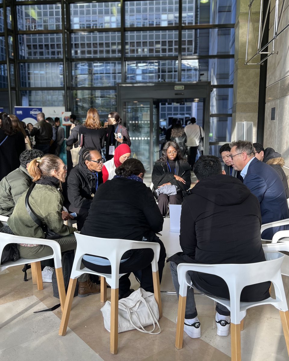 CiscoFrance's tweet image. 📸 La transmission et l’inspiration au cœur du #SommetInclusionEconomique2023.

Notre Président Cisco France, @Laurent_Degre, a pu notamment avoir des échanges passionnants avec des étudiants sur l&apos;avenir inclusif de l&apos;éducation. 🤩 

@MozaikFondation @Economie_Gouv